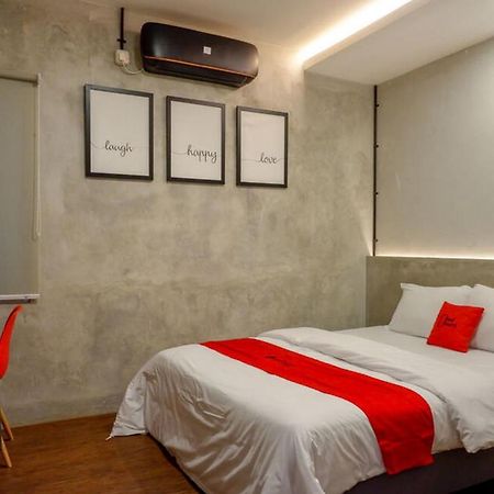 RedDoorz Plus near Kawasan Sam Poo Kong Semarang Luaran gambar