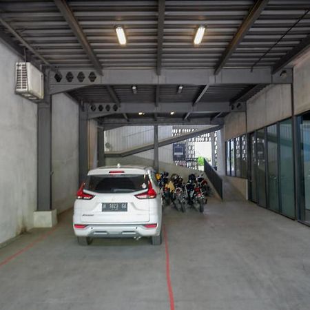 RedDoorz Plus near Kawasan Sam Poo Kong Semarang Luaran gambar