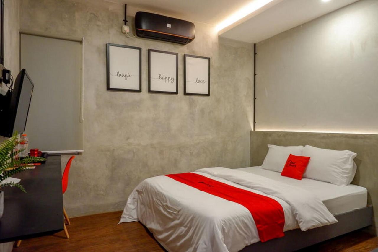 RedDoorz Plus near Kawasan Sam Poo Kong Semarang Luaran gambar