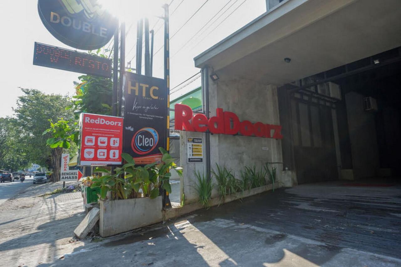 RedDoorz Plus near Kawasan Sam Poo Kong Semarang Luaran gambar