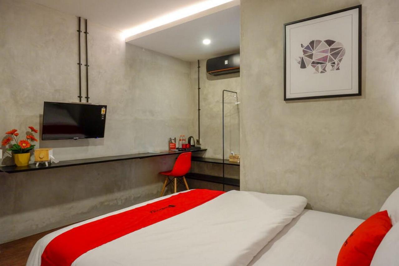 RedDoorz Plus near Kawasan Sam Poo Kong Semarang Luaran gambar