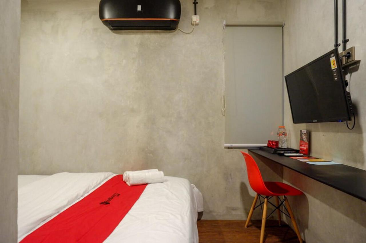 RedDoorz Plus near Kawasan Sam Poo Kong Semarang Luaran gambar