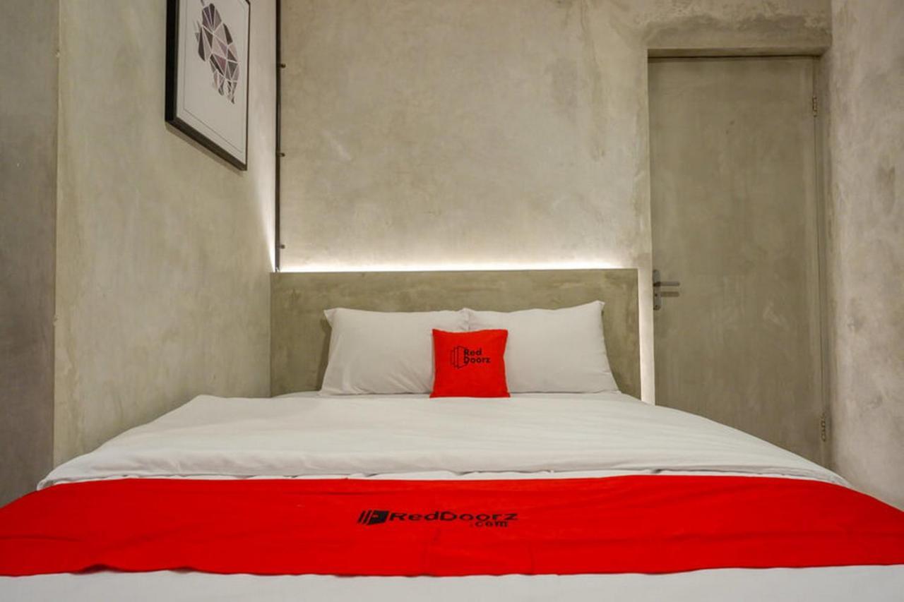 RedDoorz Plus near Kawasan Sam Poo Kong Semarang Luaran gambar