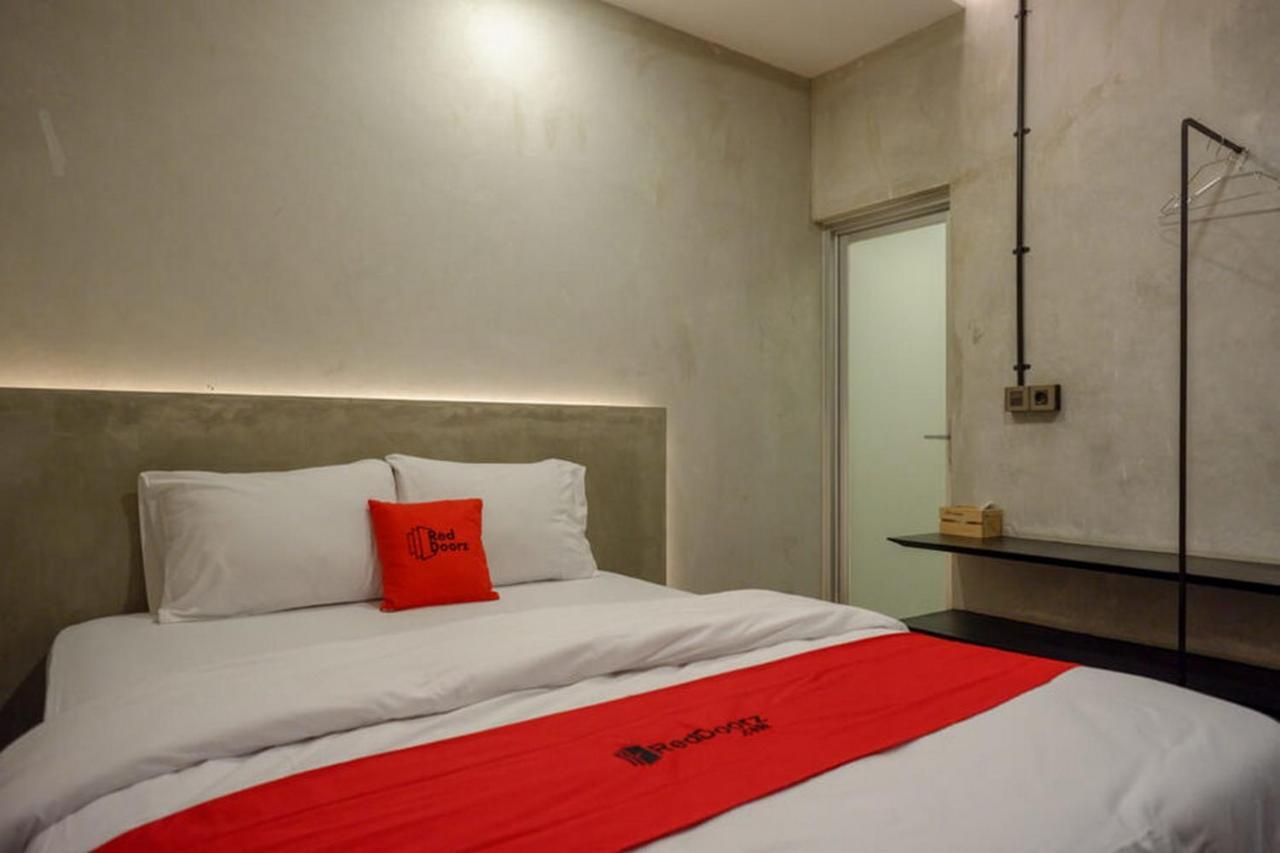 RedDoorz Plus near Kawasan Sam Poo Kong Semarang Luaran gambar