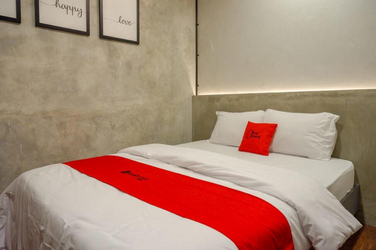 RedDoorz Plus near Kawasan Sam Poo Kong Semarang Luaran gambar