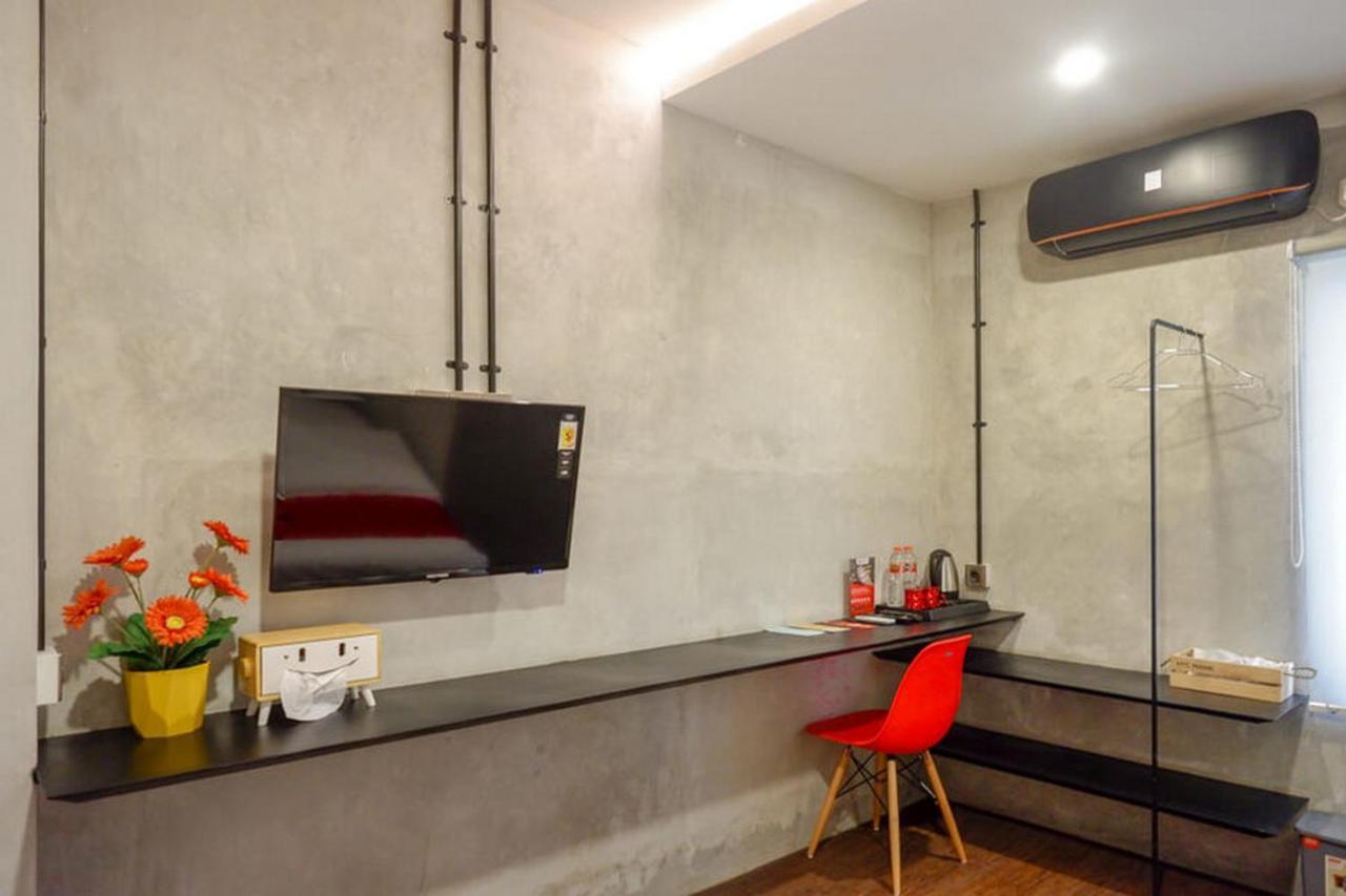 RedDoorz Plus near Kawasan Sam Poo Kong Semarang Luaran gambar