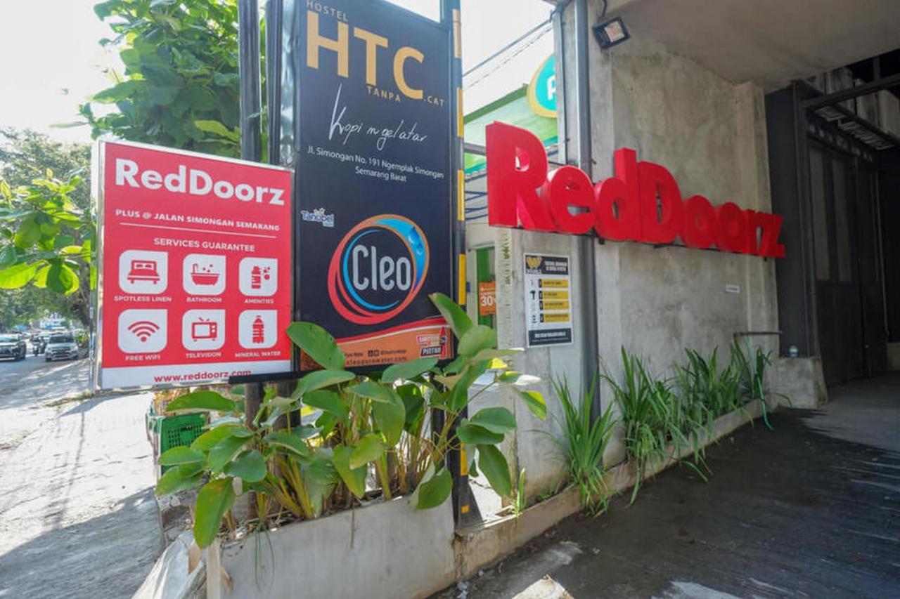 RedDoorz Plus near Kawasan Sam Poo Kong Semarang Luaran gambar