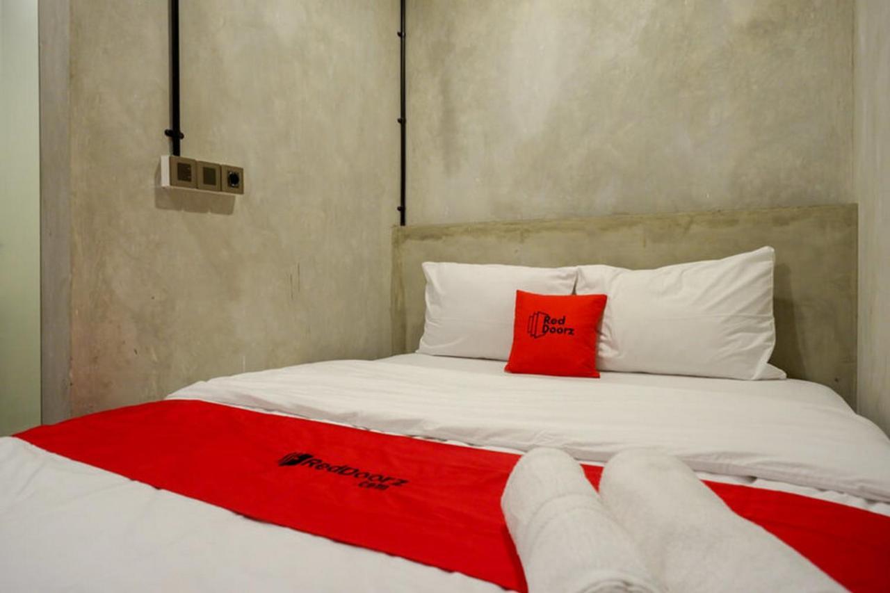 RedDoorz Plus near Kawasan Sam Poo Kong Semarang Luaran gambar